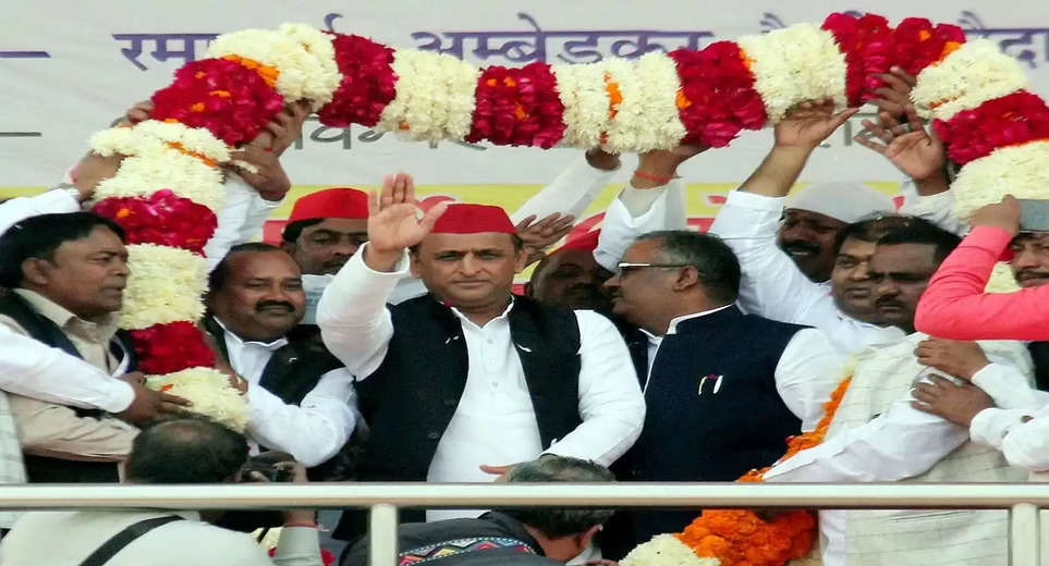 The one who wants to serve the country never...: Akhilesh Yadav