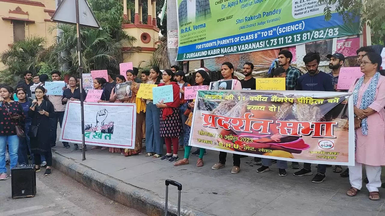 UP Crime News: Organization protesting for justice to minor Dalit gangrape victim