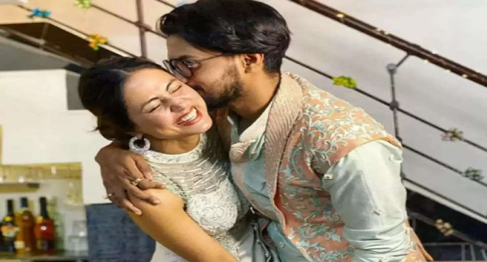 Bollywood News: Hina Khan gets romantic on a ship with boyfriend Rocky Jaiswal, video goes viral
