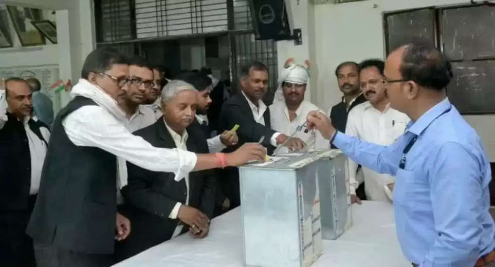 BBA Varanasi: Voting for 181 years old Bar Association completed, counting of votes will be done today