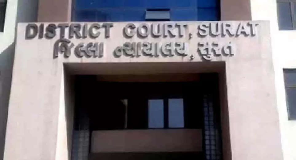 Gujrat Coart: A person who appeared before the court in Surat was stabbed to death